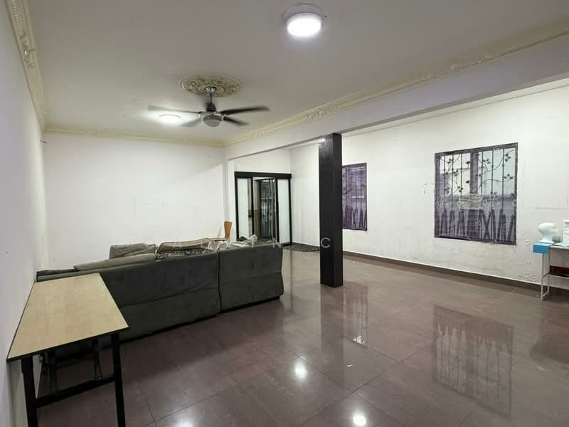 Townhouse for Sale in Jalan Ipoh (Kuala Lumpur) - calvin Chin - Living Room - PropertyGuru.com.my