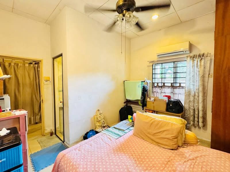 Rumah Teres untuk Dijual di Kota Kemuning (Shah Alam) - Tabris Wong - Bedroom - PropertyGuru.com.my