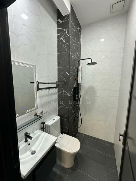 Rumah Teres 2 Tingkat untuk Disewa di Taman Damansara Aliff (Tampoi) - Suk Teng Choong - Bathroom - PropertyGuru.com.my
