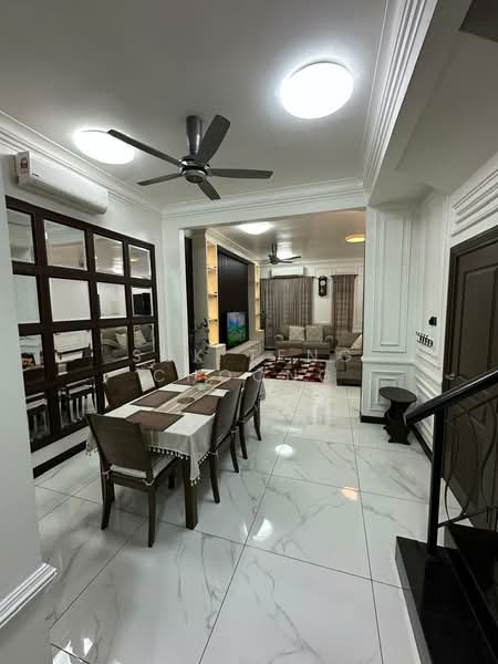 Rumah Teres 2 Tingkat untuk Disewa di Taman Damansara Aliff (Tampoi) - Suk Teng Choong - Dining Room - PropertyGuru.com.my