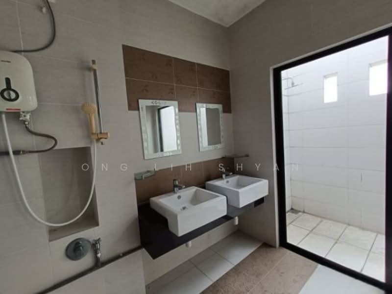 Semi-Detached House for Sale in Taman Nusa Idaman (Iskandar Puteri (Nusajaya)) - Ong Lih Shyan - Bathroom - PropertyGuru.com.my