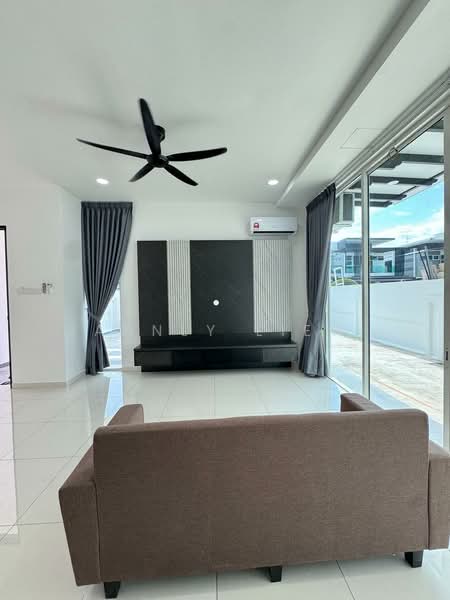 Rumah Teres 3 Tingkat untuk Disewa di Taman Mount Austin (Tebrau) - Annly Liew - Living Room - PropertyGuru.com.my