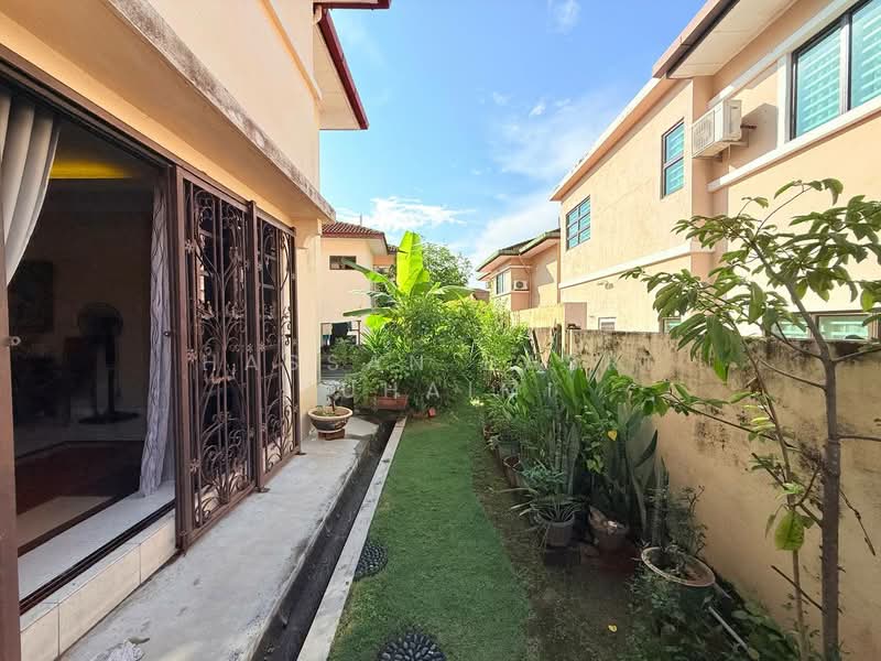 Rumah Berkembar untuk Dijual di Taman Sri Pulai 2 (Sikamat) - Hassan Basri Suhaimi - Exterior - PropertyGuru.com.my