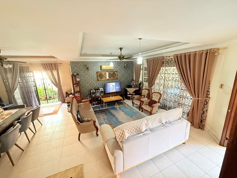 Rumah Berkembar untuk Dijual di Taman Sri Pulai 2 (Sikamat) - Hassan Basri Suhaimi - Living Room - PropertyGuru.com.my
