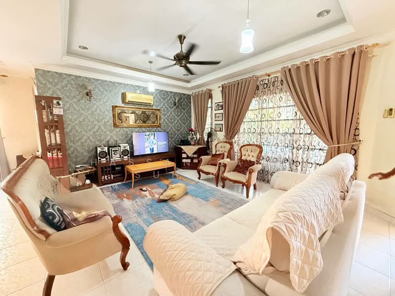 Rumah Berkembar untuk Dijual di Taman Sri Pulai 2 (Sikamat) - Hassan Basri Suhaimi - Living Room - PropertyGuru.com.my