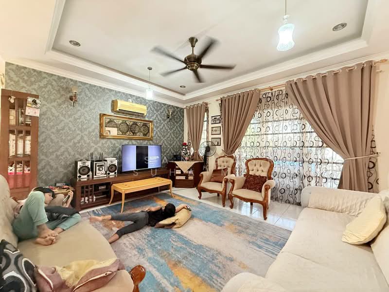 Rumah Berkembar untuk Dijual di Taman Sri Pulai 2 (Sikamat) - Hassan Basri Suhaimi - Living Room - PropertyGuru.com.my
