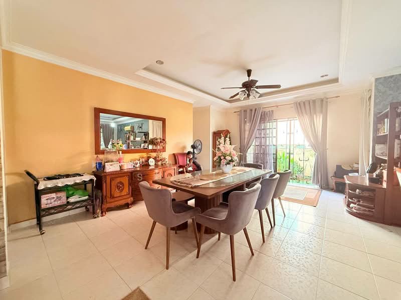 Rumah Berkembar untuk Dijual di Taman Sri Pulai 2 (Sikamat) - Hassan Basri Suhaimi - Dining Room - PropertyGuru.com.my