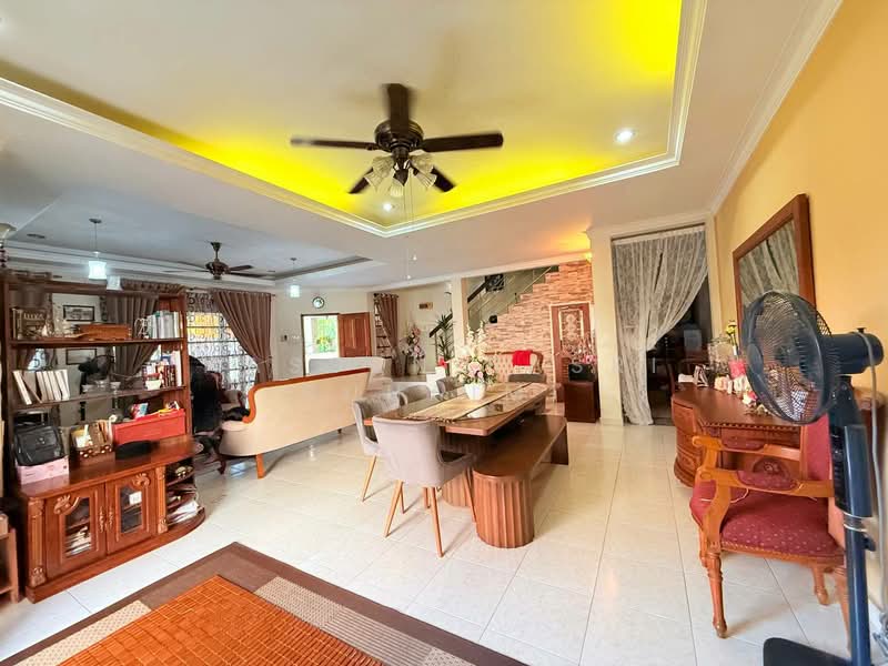 Rumah Berkembar untuk Dijual di Taman Sri Pulai 2 (Sikamat) - Hassan Basri Suhaimi - Living Room - PropertyGuru.com.my