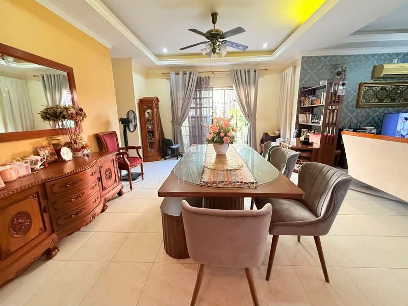 Rumah Berkembar untuk Dijual di Taman Sri Pulai 2 (Sikamat) - Hassan Basri Suhaimi - Dining Room - PropertyGuru.com.my