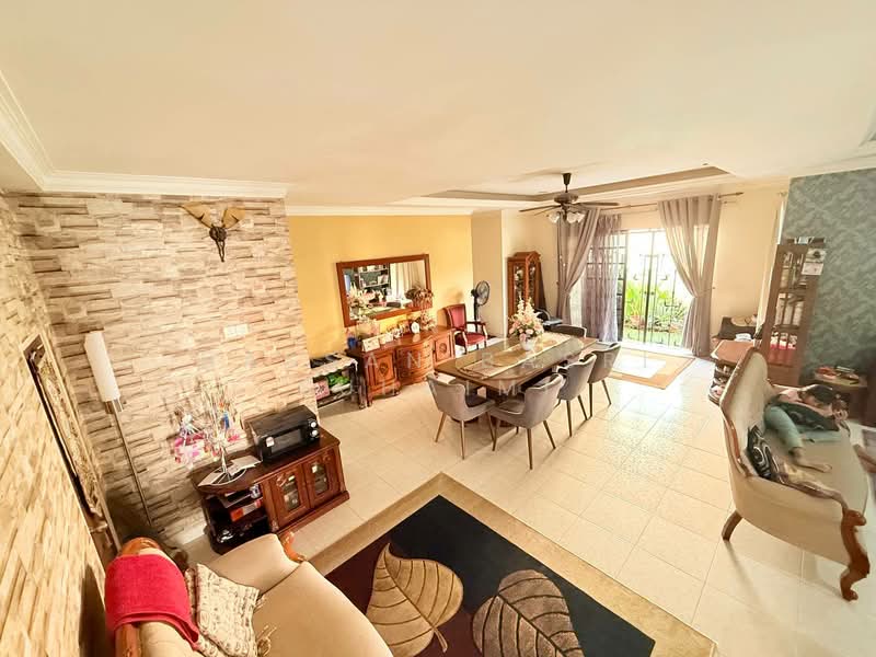 Rumah Berkembar untuk Dijual di Taman Sri Pulai 2 (Sikamat) - Hassan Basri Suhaimi - Living Room - PropertyGuru.com.my