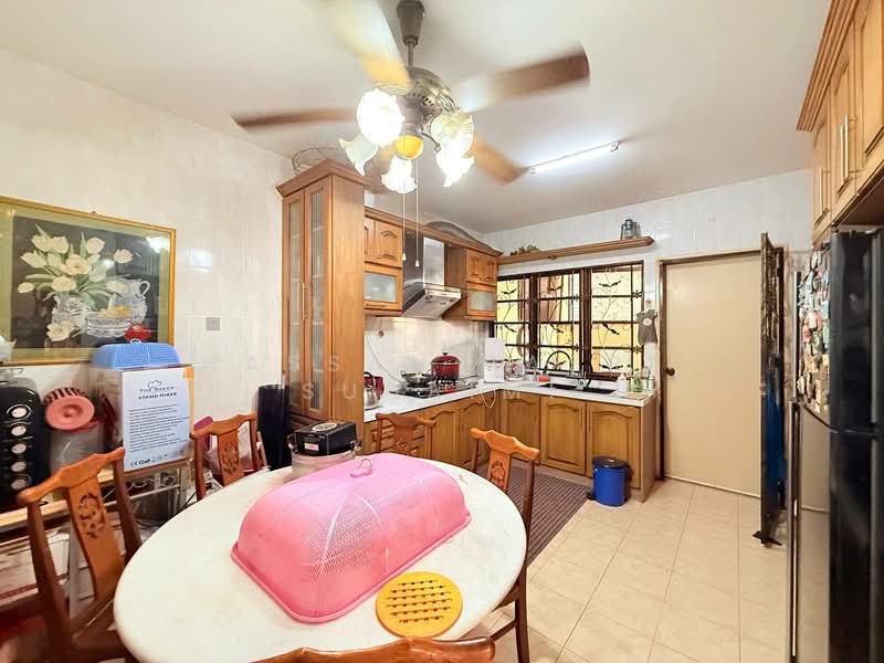 Rumah Berkembar untuk Dijual di Taman Sri Pulai 2 (Sikamat) - Hassan Basri Suhaimi - Kitchen - PropertyGuru.com.my