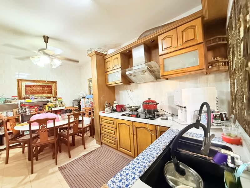 Rumah Berkembar untuk Dijual di Taman Sri Pulai 2 (Sikamat) - Hassan Basri Suhaimi - Kitchen - PropertyGuru.com.my