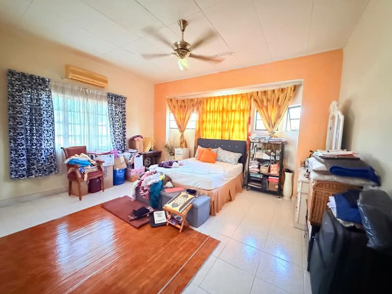 Rumah Berkembar untuk Dijual di Taman Sri Pulai 2 (Sikamat) - Hassan Basri Suhaimi - Bedroom - PropertyGuru.com.my