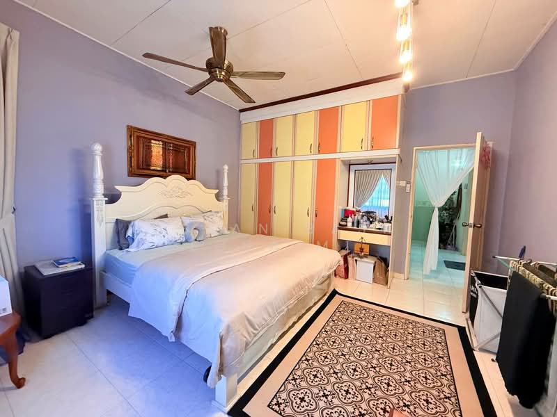 Rumah Berkembar untuk Dijual di Taman Sri Pulai 2 (Sikamat) - Hassan Basri Suhaimi - Bedroom - PropertyGuru.com.my