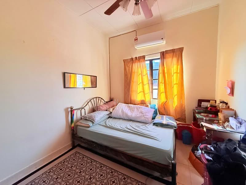 Rumah Berkembar untuk Dijual di Taman Sri Pulai 2 (Sikamat) - Hassan Basri Suhaimi - Bedroom - PropertyGuru.com.my