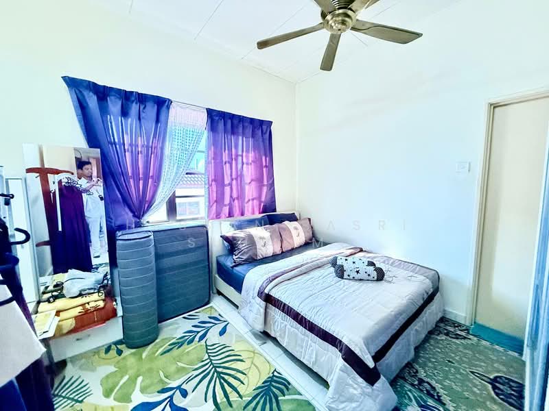 Rumah Berkembar untuk Dijual di Taman Sri Pulai 2 (Sikamat) - Hassan Basri Suhaimi - Bedroom - PropertyGuru.com.my