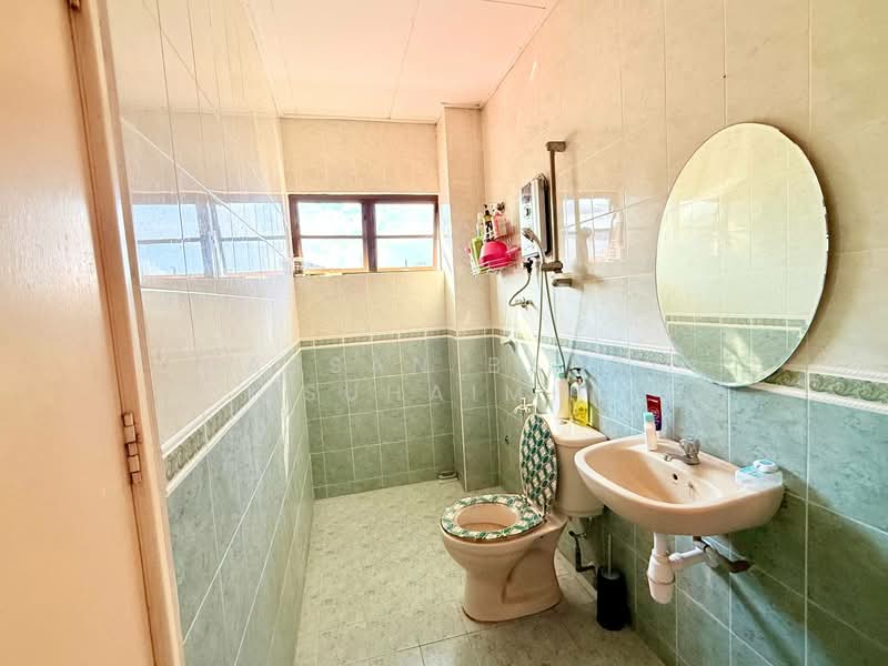 Rumah Berkembar untuk Dijual di Taman Sri Pulai 2 (Sikamat) - Hassan Basri Suhaimi - Bathroom - PropertyGuru.com.my