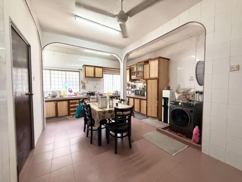 2-storey Terraced House for Sale in Shah Alam (Selangor) - Muhammad Ezwan - Kitchen - PropertyGuru.com.my