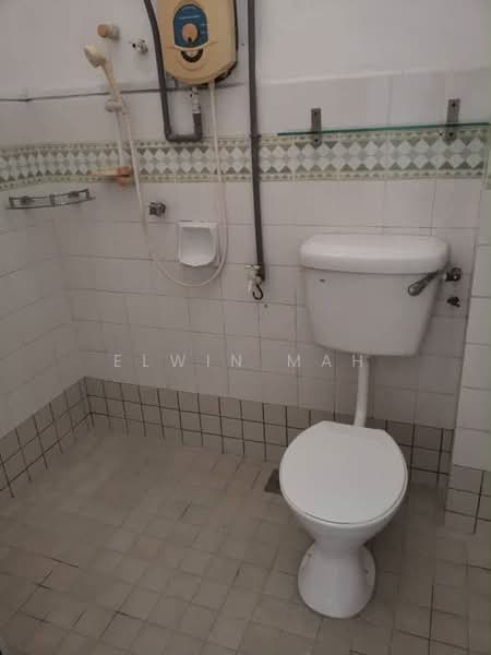 Rumah Teres 2 Tingkat untuk Dijual di Bandar Country Homes (Rawang) - Elwin Mah - Bathroom - PropertyGuru.com.my