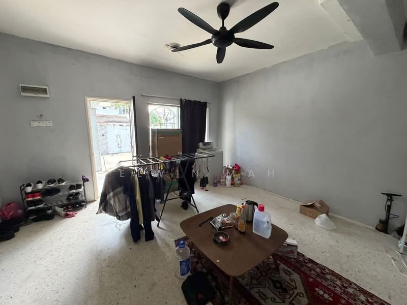 Rumah Teres 2 Tingkat untuk Dijual di Bukit Sentosa (Rawang) - Elwin Mah - Living Room - PropertyGuru.com.my