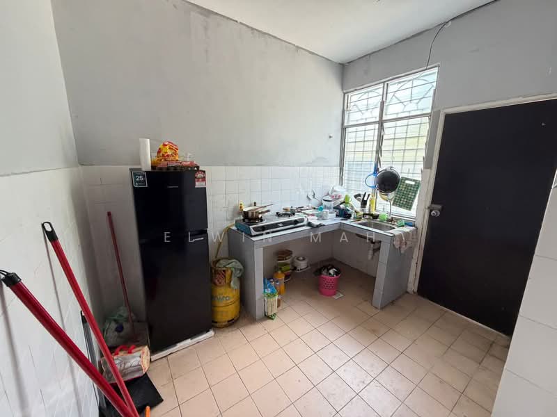 Rumah Teres 2 Tingkat untuk Dijual di Bukit Sentosa (Rawang) - Elwin Mah - Kitchen - PropertyGuru.com.my