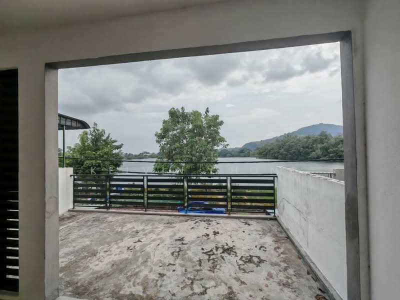 Rumah Teres 2 Tingkat untuk Dijual di Taman Rasi Jaya (Menglembu) - Kelvin Chong - Balcony - PropertyGuru.com.my