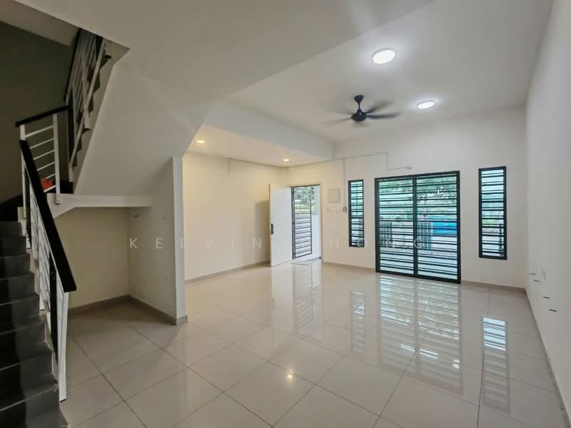 Rumah Teres 2 Tingkat untuk Dijual di Taman Rasi Jaya (Menglembu) - Kelvin Chong - Living Room - PropertyGuru.com.my