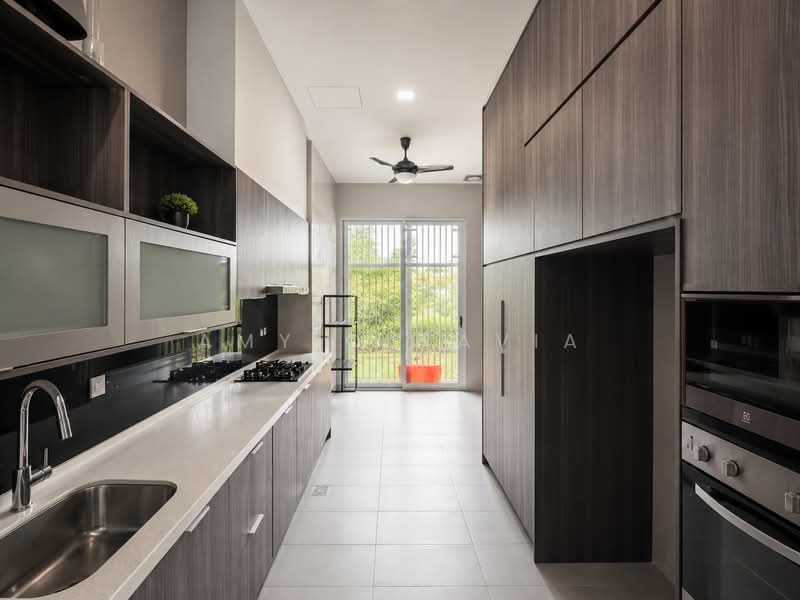 Zero-Lot Bungalow for Sale in Lakefront Villa (Cyberjaya) - Amy Oktavia - Kitchen - PropertyGuru.com.my