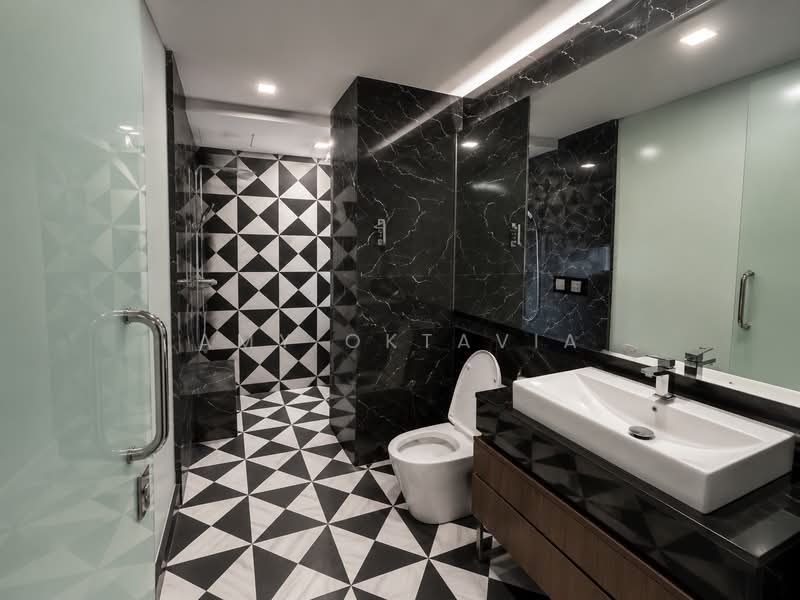 Zero-Lot Bungalow for Sale in Lakefront Villa (Cyberjaya) - Amy Oktavia - Bathroom - PropertyGuru.com.my