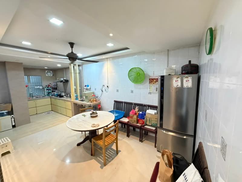 2-storey Terraced House for Sale in Rawang Perdana 2 (Rawang) - Andy Yap - Kitchen - PropertyGuru.com.my