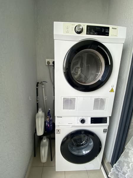 Servis Apartment untuk Dijual di Radia Residences - Lester Lee - Balcony - PropertyGuru.com.my