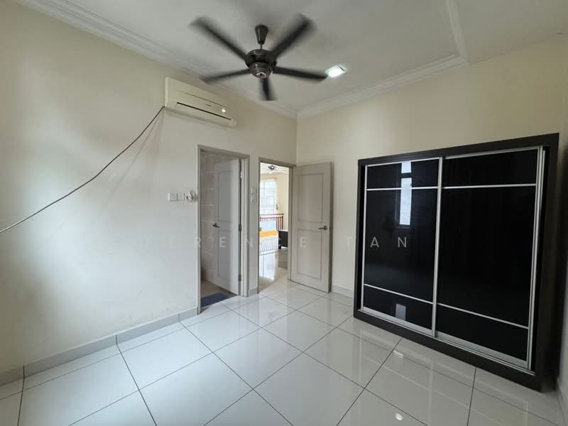 Link Bungalow for Sale in Taman Gaya (Ulu Tiram) - Terence Tan - Bedroom - PropertyGuru.com.my