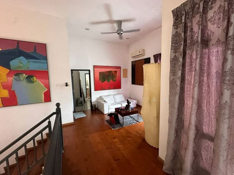 Cluster House for Sale in Taman Gaya (Ulu Tiram) - Terence Tan - Living Room - PropertyGuru.com.my