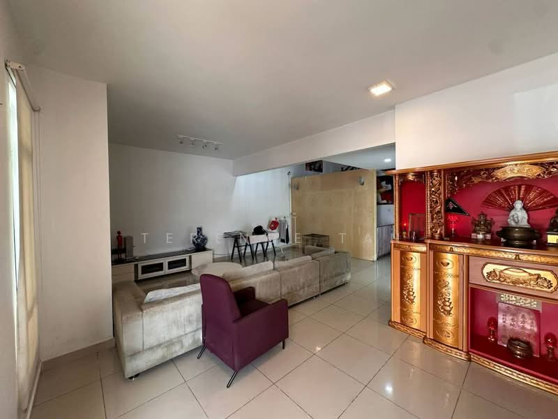 Cluster House for Sale in Taman Gaya (Ulu Tiram) - Terence Tan - Living Room - PropertyGuru.com.my