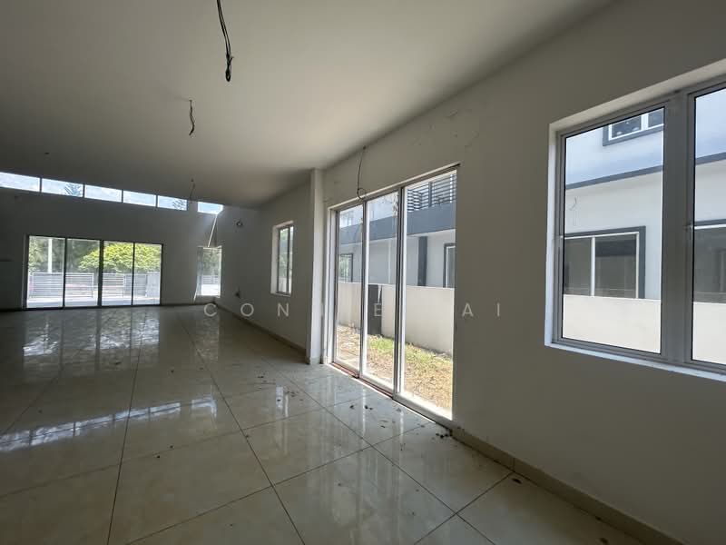 Rumah Berkembar untuk Dijual di Taman Bercham Tropicana (Ipoh) - Connie Lai - Living Room - PropertyGuru.com.my