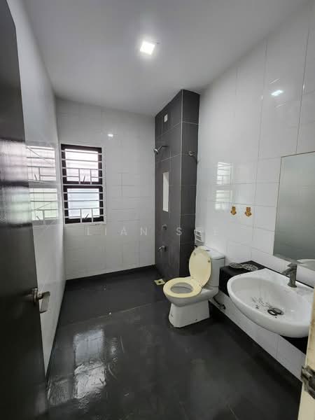 Rumah Teres 2 Tingkat untuk Disewa di Bandar Bukit Raja (Klang) - Lian See - Bathroom - PropertyGuru.com.my
