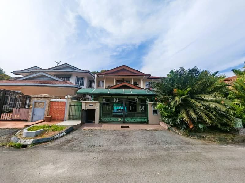 Rumah Berkembar untuk Dijual di Taman Setia 2 (Balakong) - Hassan Basri Suhaimi - Exterior - PropertyGuru.com.my