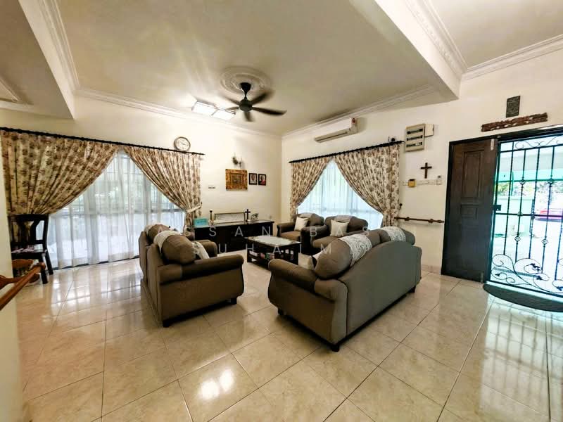 Rumah Berkembar untuk Dijual di Taman Setia 2 (Balakong) - Hassan Basri Suhaimi - Living Room - PropertyGuru.com.my