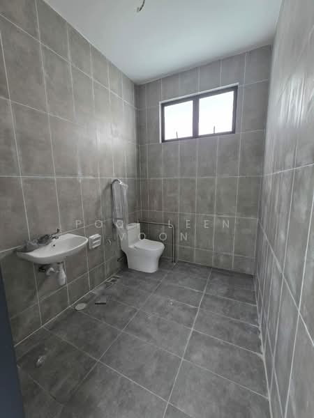 Factory for Rent in Eco Business Park 1 (Johor Bahru) - Pooi Leen Voon - Bathroom - PropertyGuru.com.my