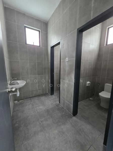 Factory for Rent in Eco Business Park 1 (Johor Bahru) - Pooi Leen Voon - Bathroom - PropertyGuru.com.my