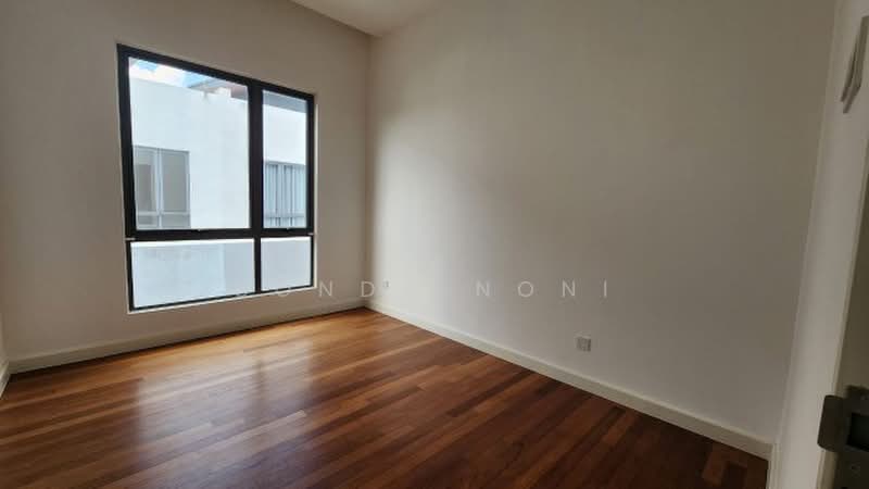Rumah Berkembar untuk Dijual di Kota Kemuning (Shah Alam) - Bonda Noni - Bedroom 1 - PropertyGuru.com.my