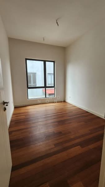 Rumah Berkembar untuk Dijual di Kota Kemuning (Shah Alam) - Bonda Noni - Bedroom 3 - PropertyGuru.com.my