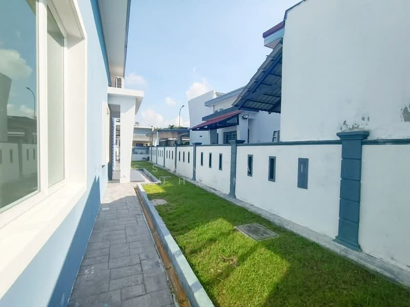 Rumah Berkembar untuk Dijual di Taman Limau Emas (Seremban) - Hassan Basri Suhaimi - Exterior - PropertyGuru.com.my