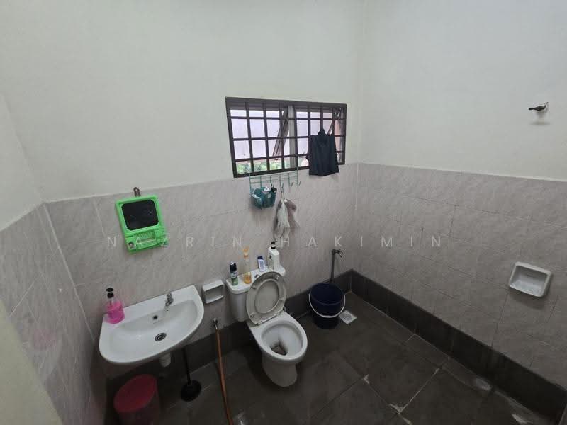 2-storey Terraced House for Sale in Desa Coalfields (Sungai Buloh) - Nazrin Hakimin - Bathroom - PropertyGuru.com.my