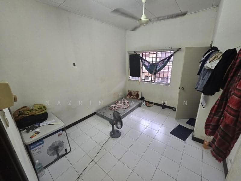 2-storey Terraced House for Sale in Desa Coalfields (Sungai Buloh) - Nazrin Hakimin - Bedroom - PropertyGuru.com.my