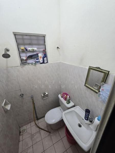 2-storey Terraced House for Sale in Desa Coalfields (Sungai Buloh) - Nazrin Hakimin - Bathroom - PropertyGuru.com.my