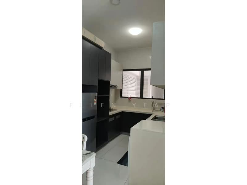 Condominium for Sale at Bay Laurel @ Country Garden Danga Bay - Ellen Yeap - Kitchen - PropertyGuru.com.my