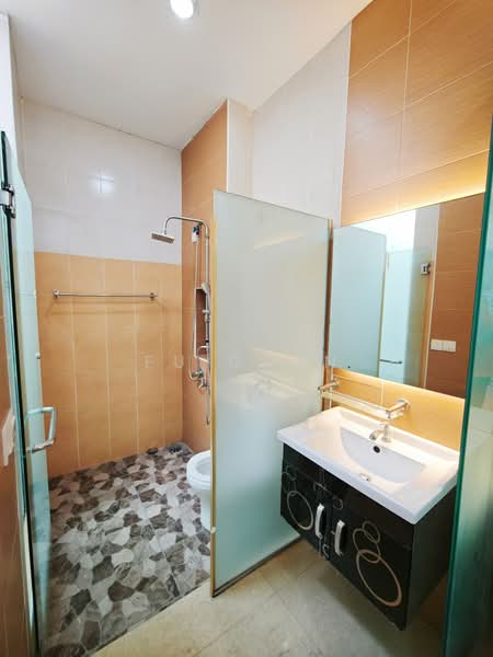 Rumah Berkembar untuk Dijual di Taman Sutera (Johor Bahru) - Fu Guan - Bathroom - PropertyGuru.com.my