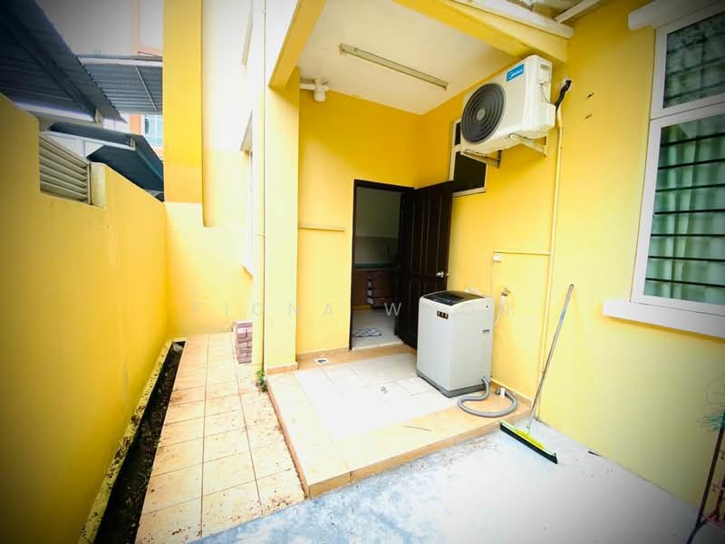 Pangsapuri untuk Dijual di Pangsapuri Bukit Beruang Permai (University Green) - Fiona Woon - Exterior - PropertyGuru.com.my