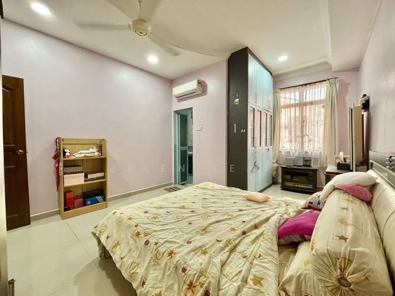 Rumah Teres untuk Dijual di Taman Desa Tebrau (Tebrau) - Ellen Yeap - Bedroom - PropertyGuru.com.my